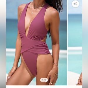 Cupshe Healing Space Plunge One Piece Swimsuit. Size M. Never worn